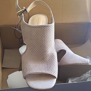 NWT ladies heel sandal